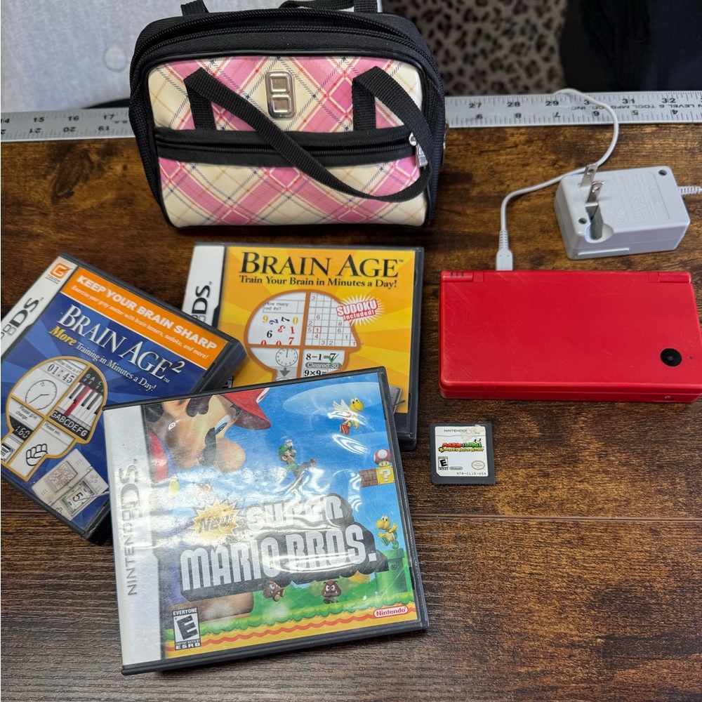 RED Nintendo DSi Bundle Mario bros brain game & casino game case card reader
